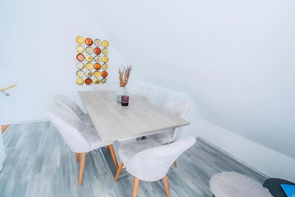 Central 4br Apt With Terrace, 10min Walk To Augarten Apartment Wien